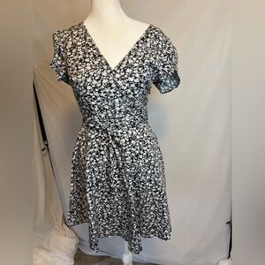 SHEIN size 2 black with white floral patter short sleeve dress, scoop Vneck